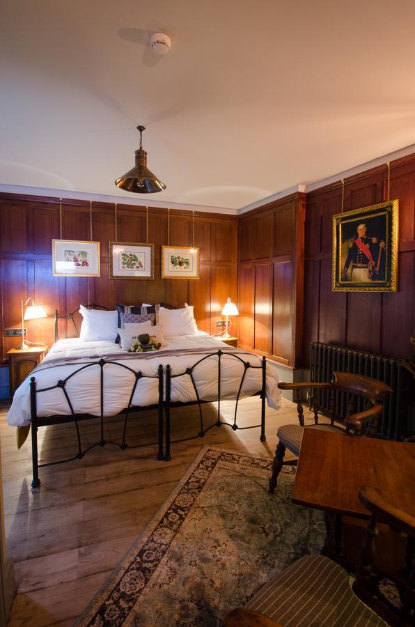 Hotel 1777. At The Albion Wimborne Minster Exterior foto