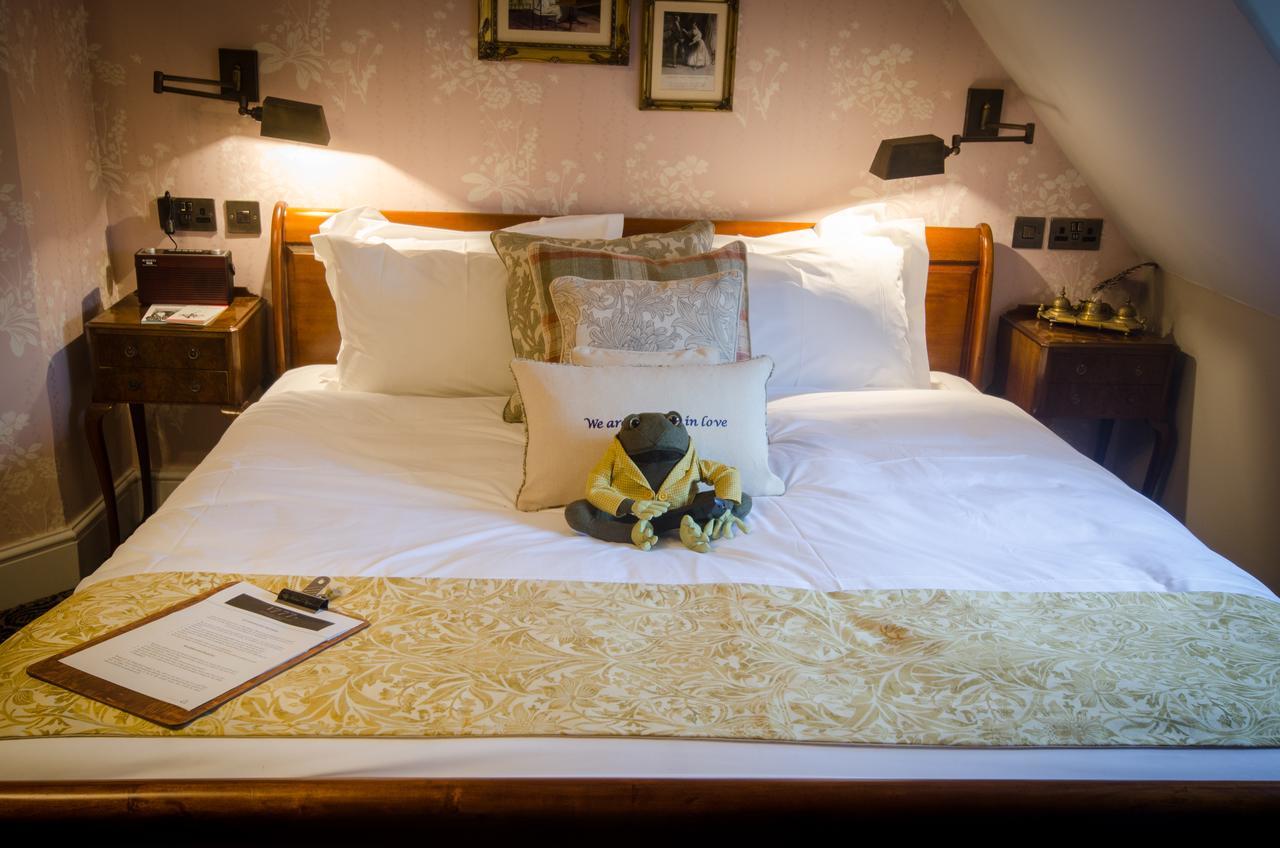 Hotel 1777. At The Albion Wimborne Minster Exterior foto